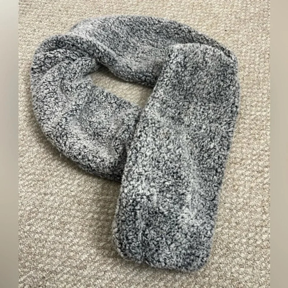 Free  people gray Sherpa plush infinity scarf - Picture 1 of 7
